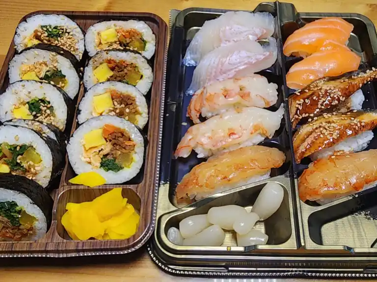 이마트 스시 모듬 초밥과 나물 김밥, 딸과 함께 점심